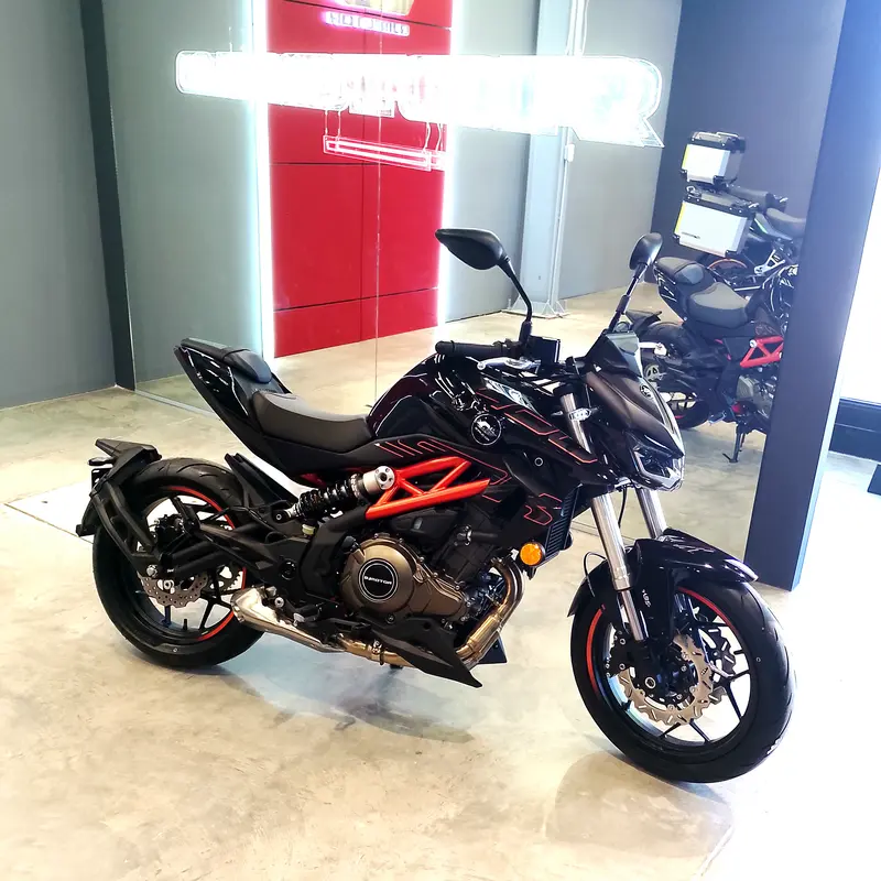 Mira esta publicación de Qjmotor SRK 400 2025 en Motordil