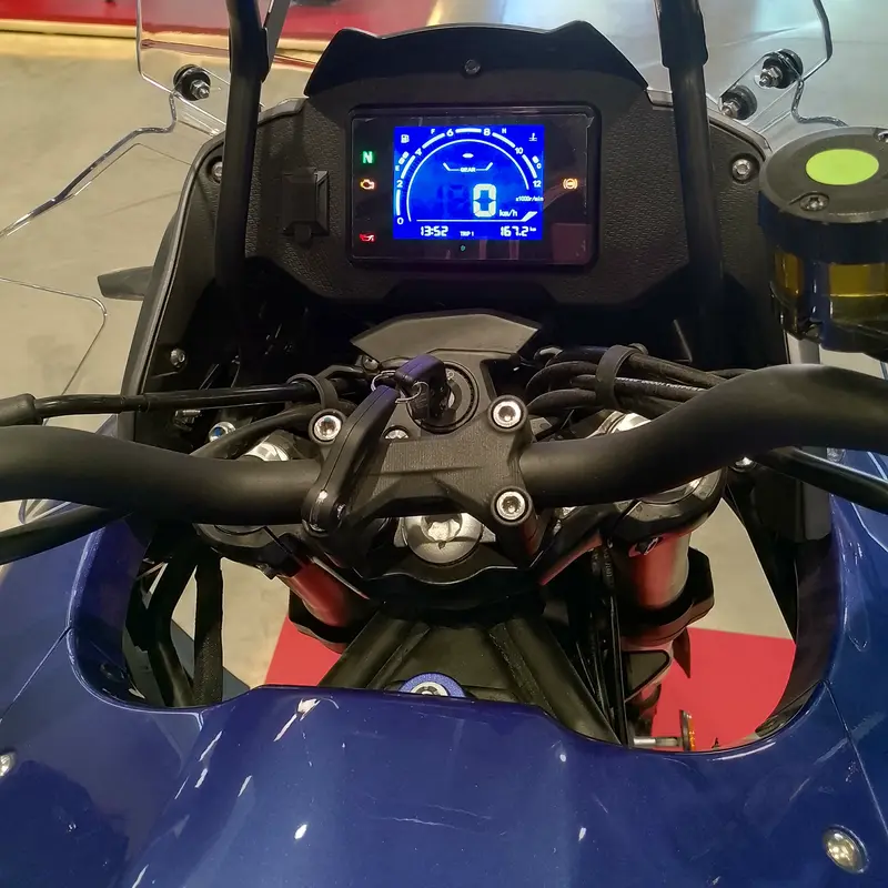 Mira esta publicación de Qjmotor SRT 550 2025 en Motordil