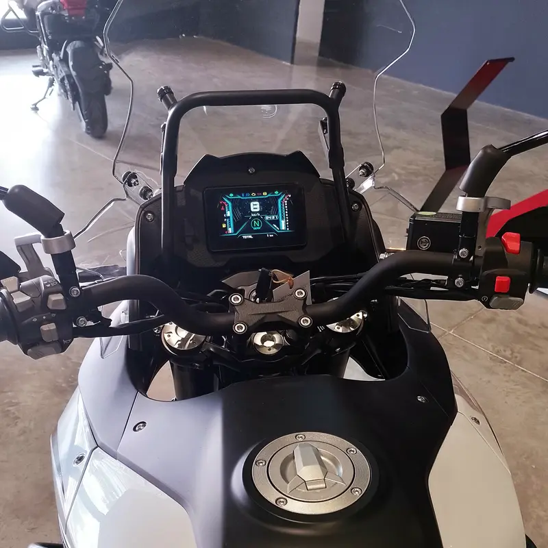 Mira esta publicación de Qjmotor SRT 700 2025 en Motordil