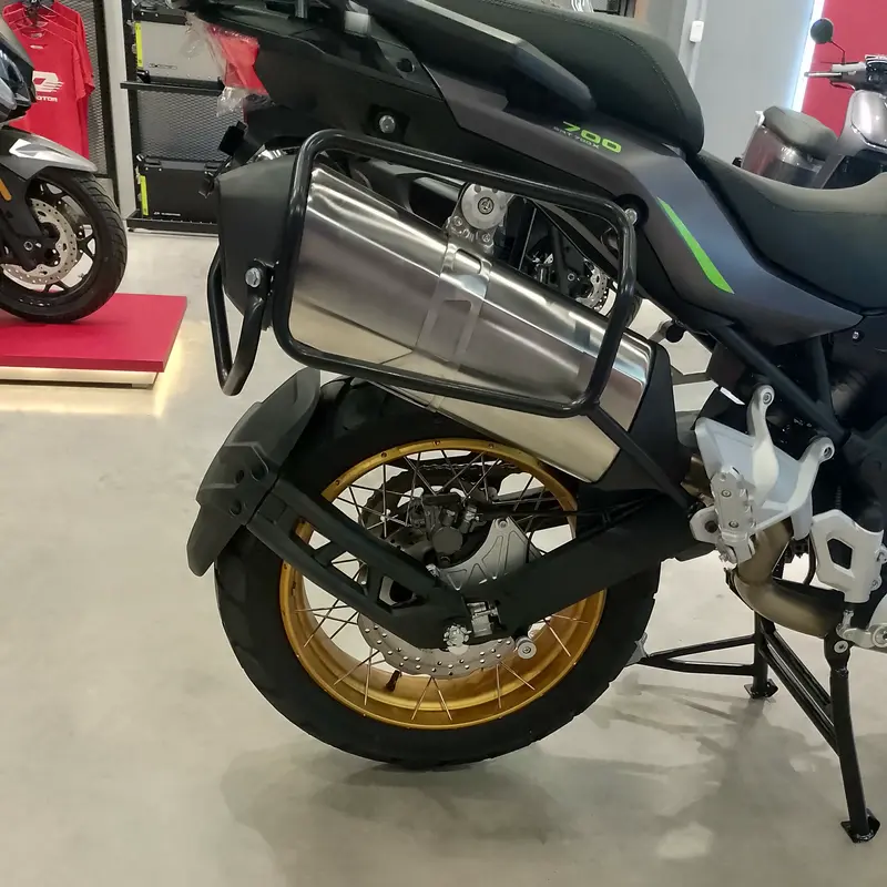 Mira esta publicación de Qjmotor SRT 700 X 2025 en Motordil