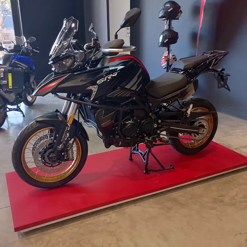 Mira esta publicación de Qjmotor SRT 800 Sx 2025 en Motordil