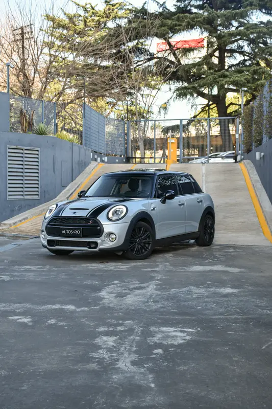 Mira esta publicación de Mini Cooper Cooper