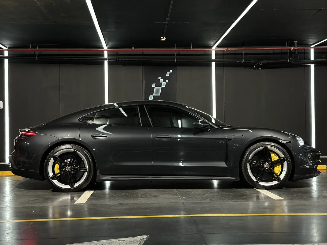 Mira esta publicación de Porsche Taycan