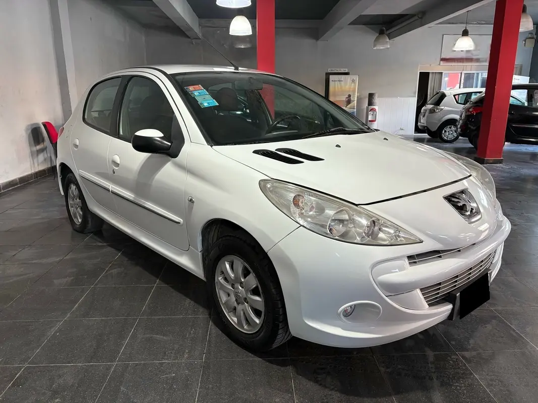 Mira esta publicación de Peugeot 207 Compact