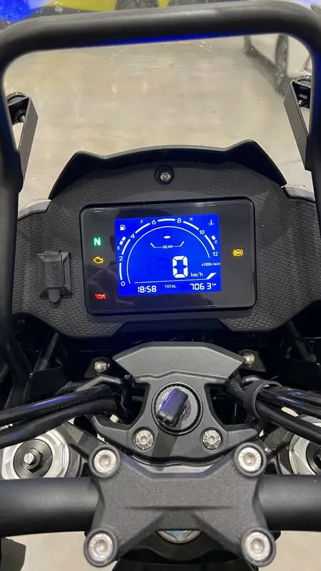 Mira esta publicación de Qjmotor SRT 550 2024 en Motordil