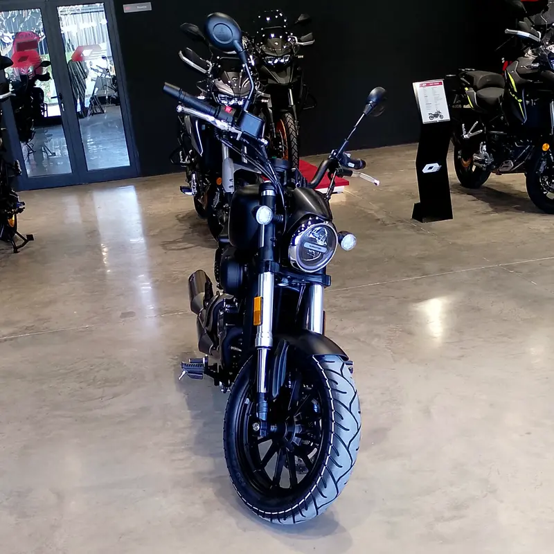 Mira esta publicación de Qjmotor SRV 300 2025 en Motordil