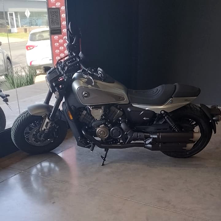 Mira esta publicación de Qjmotor SRV 600 2025 en Motordil