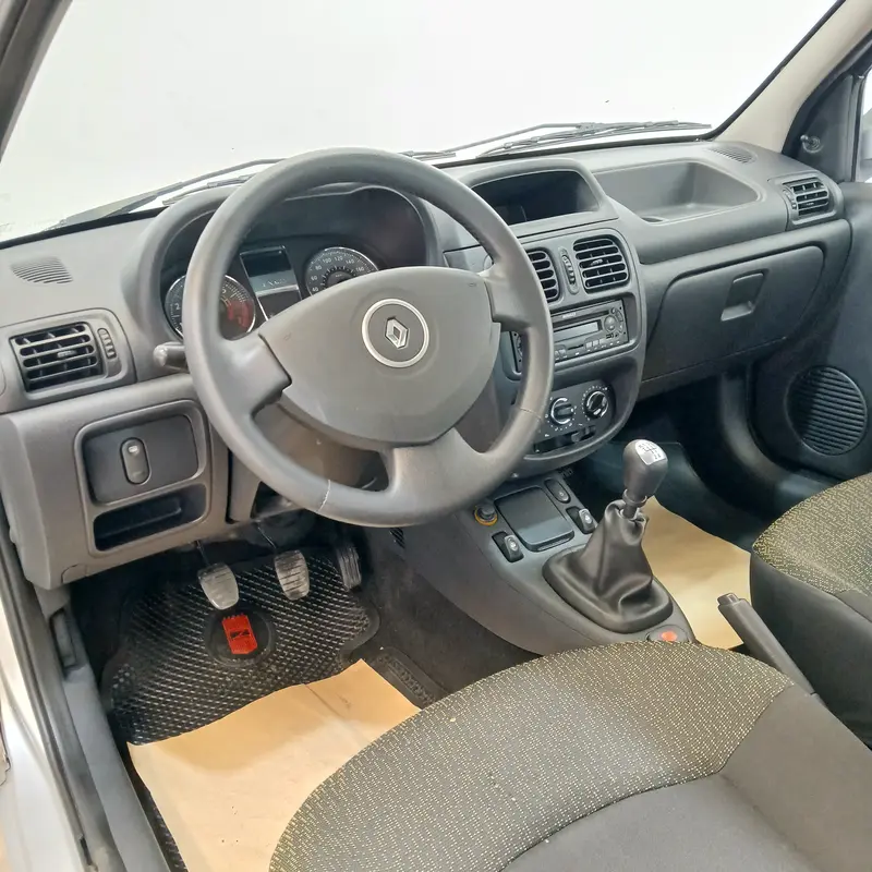 Mira esta publicación de Renault Clio Mio 2013 en Motordil