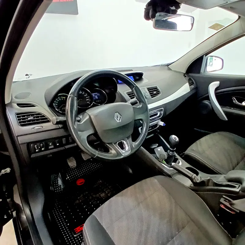 Mira esta publicación de Renault Fluence 2013 en Motordil