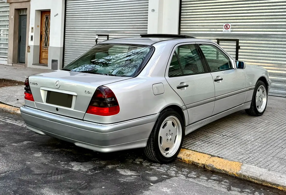 Mira esta publicación de Mercedes Benz Clase C