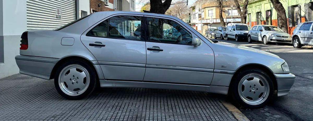 Mira esta publicación de Mercedes Benz Clase C