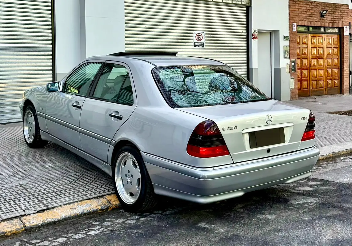 Mira esta publicación de Mercedes Benz Clase C