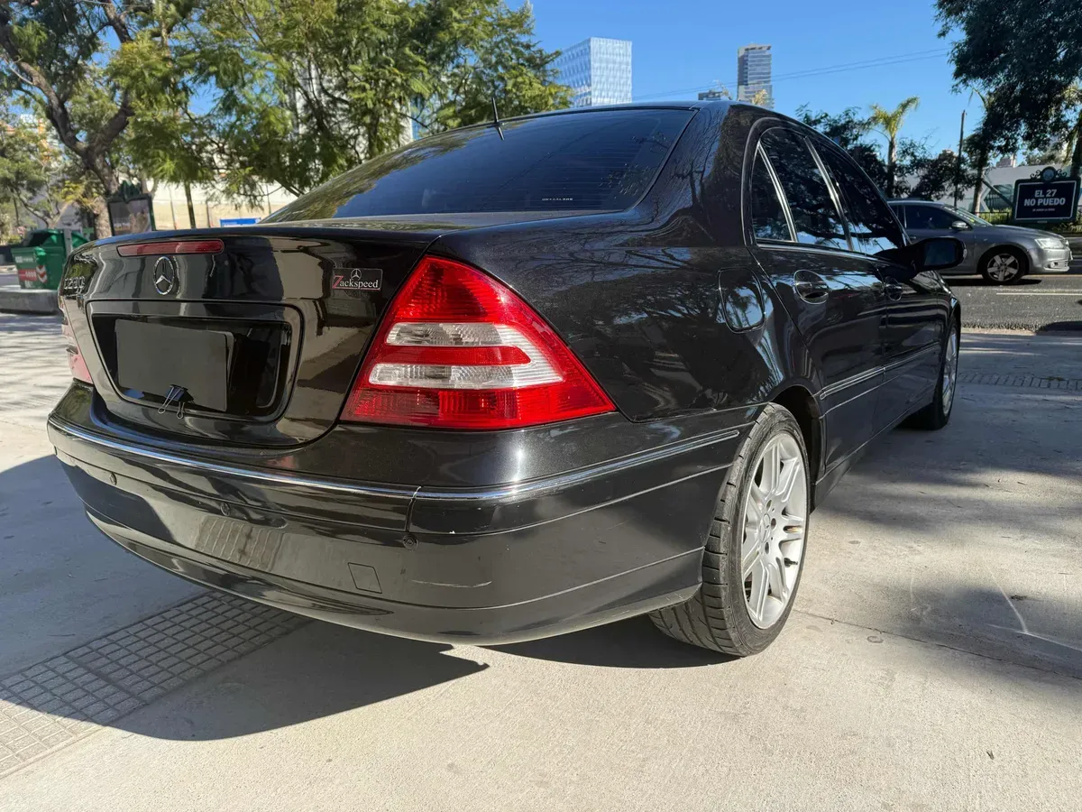 Mira esta publicación de Mercedes Benz Clase C