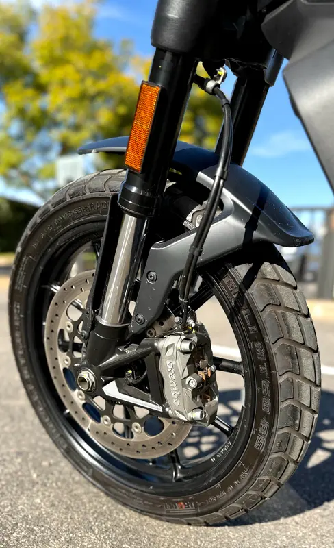 Mirá esta publicación de Ducati 800 Icon Dark