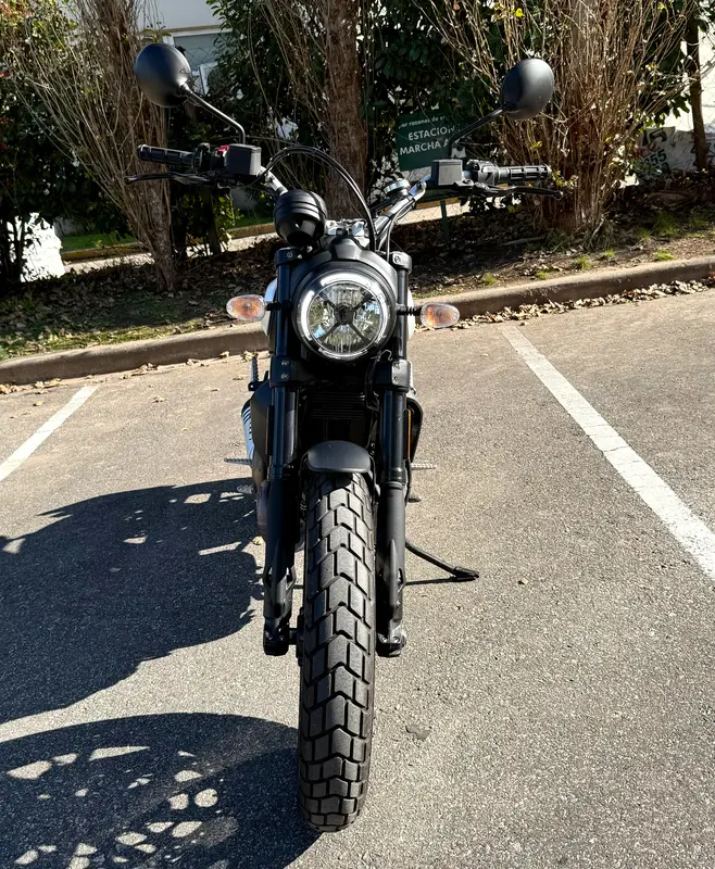 Mira esta publicación de Ducati 800 Icon Dark