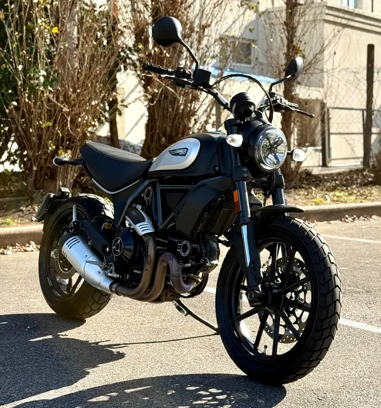 Mira esta publicación de Ducati 800 Icon Dark