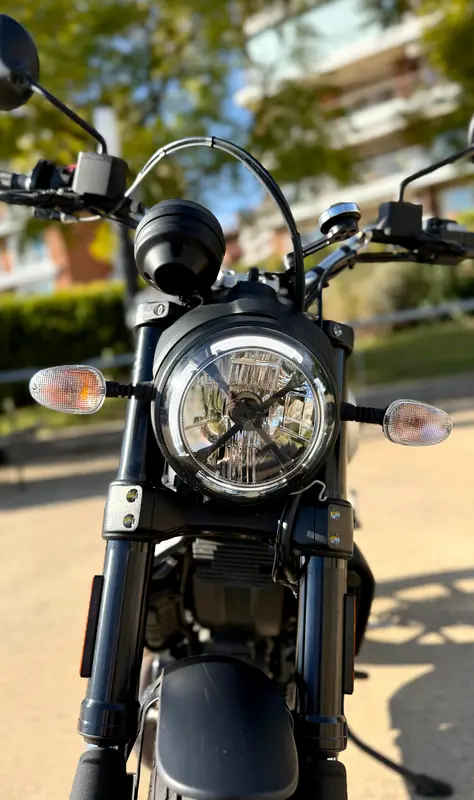 Mirá esta publicación de Ducati 800 Icon Dark