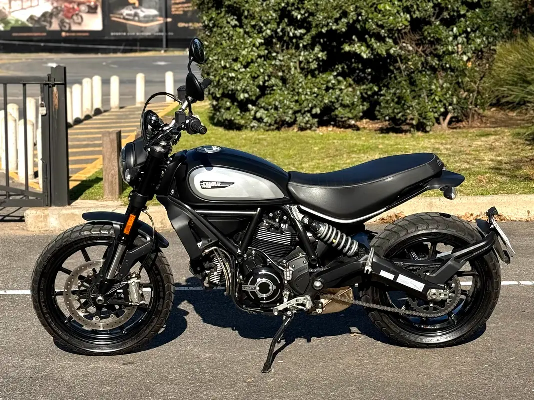 Mira esta publicación de Ducati 800 Icon Dark