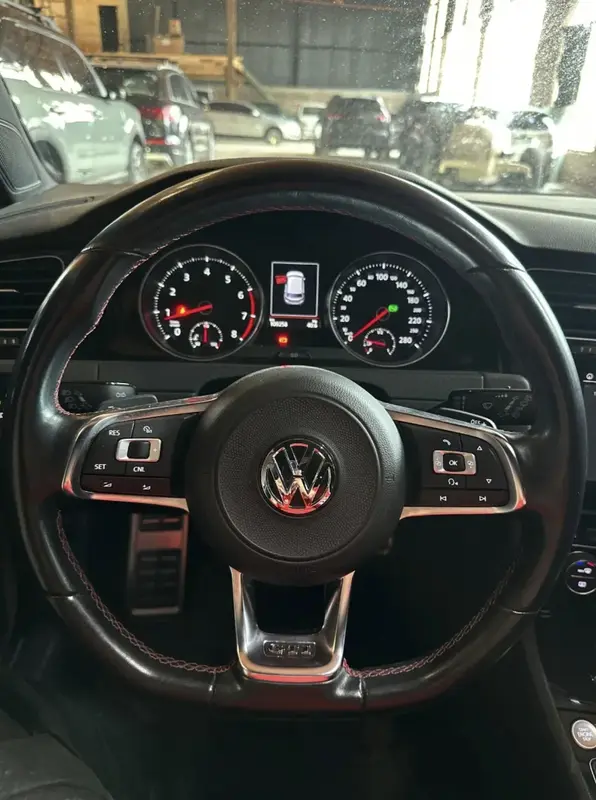 Mira esta publicación de Volkswagen Golf 2018 en Motordil