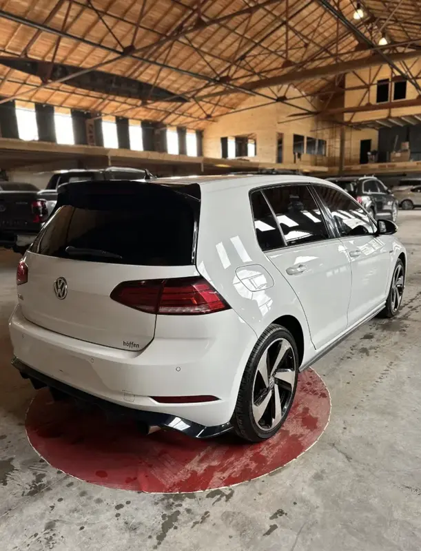 Mira esta publicación de Volkswagen Golf 2018 en Motordil