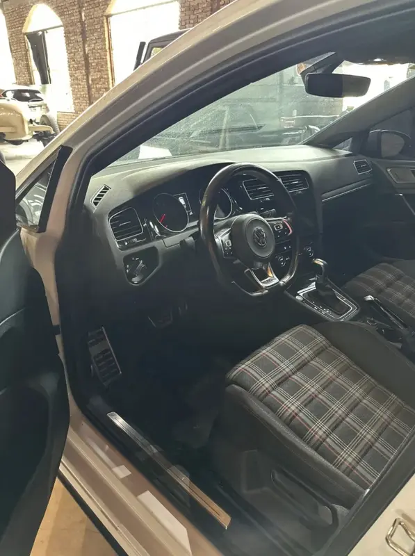 Mira esta publicación de Volkswagen Golf 2018 en Motordil