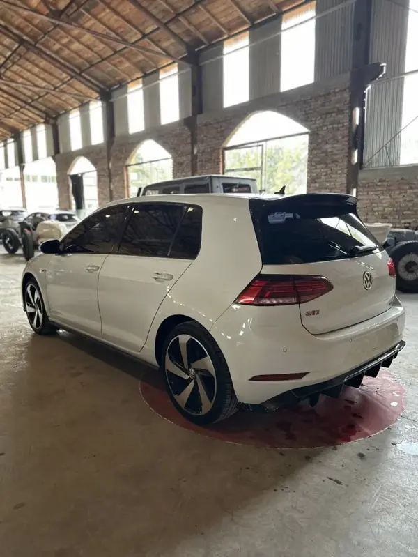 Mira esta publicación de Volkswagen Golf 2018 en Motordil
