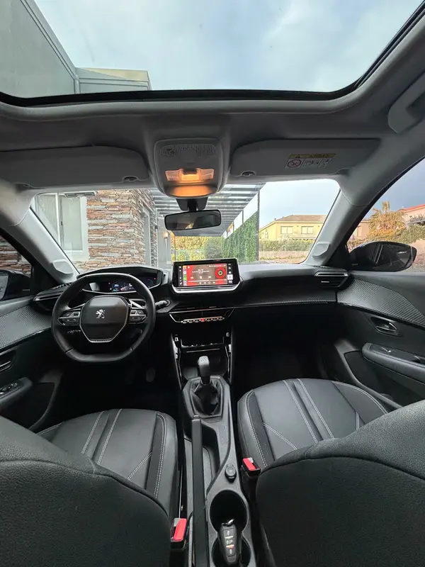 Mira esta publicación de Peugeot 208 2023 en Motordil