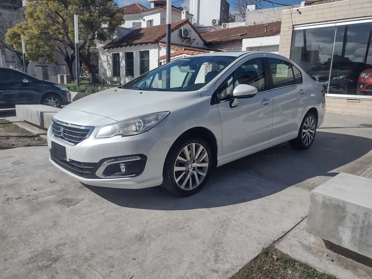 Mira esta publicación de Peugeot 408
