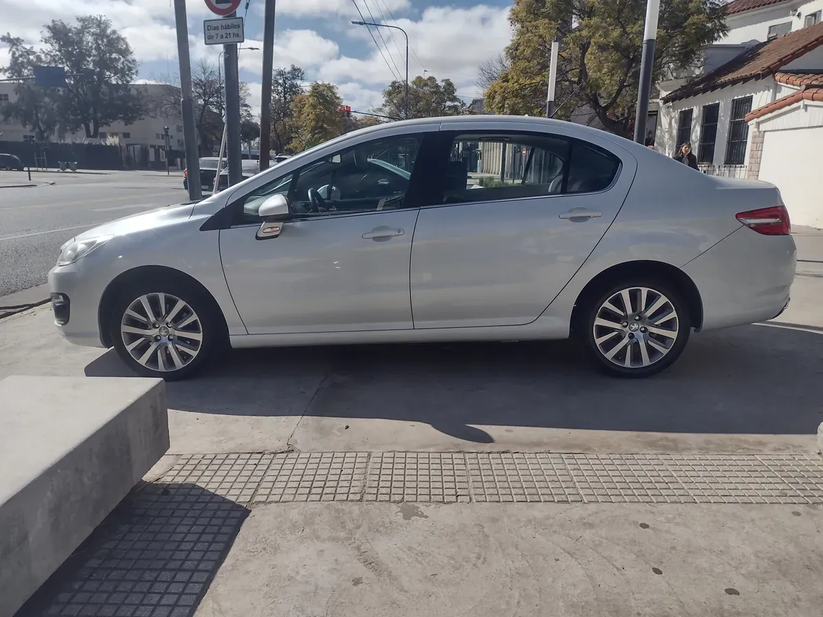 Mira esta publicación de Peugeot 408