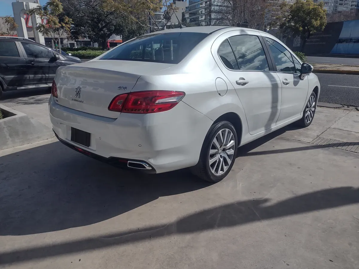 Mira esta publicación de Peugeot 408