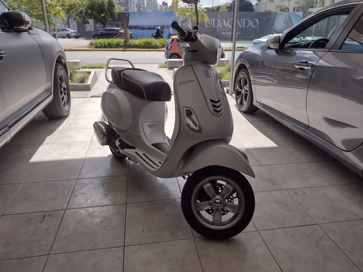Mira esta publicación de Piaggio 150 Vespa LX