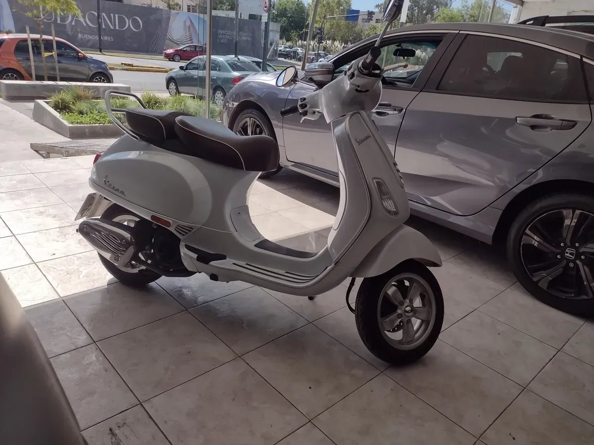 Mirá esta publicación de Piaggio 150 Vespa LX