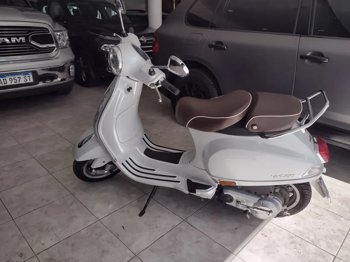Mira esta publicación de Piaggio 150 Vespa LX