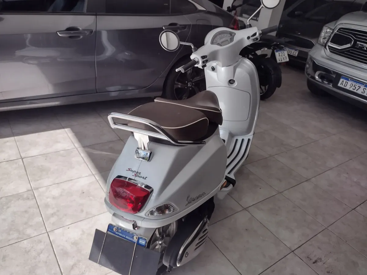 Mira esta publicación de Piaggio 150 Vespa LX