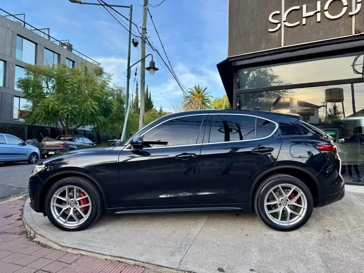 Mira esta publicación de Alfa Romeo Stelvio