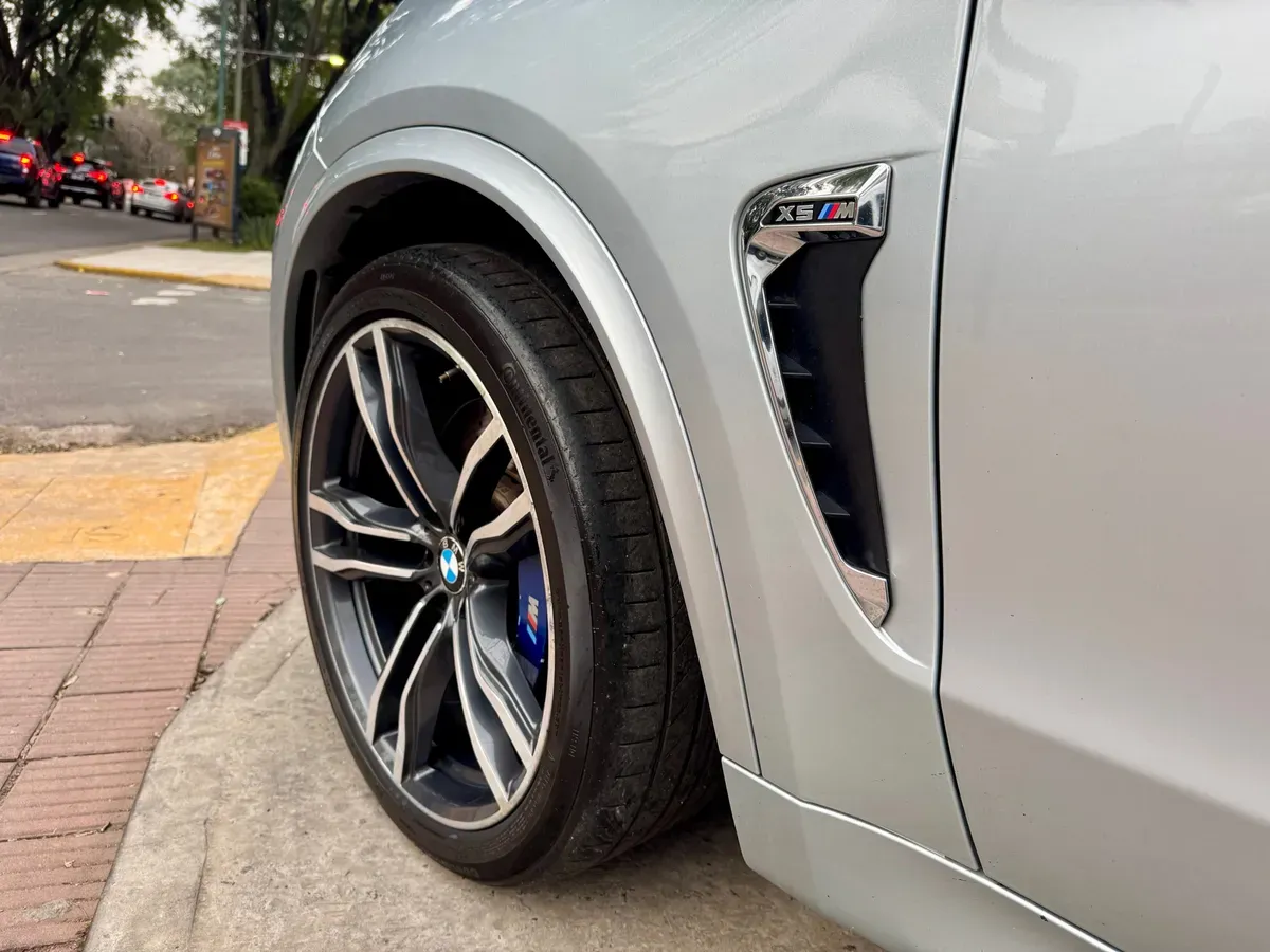 Mira esta publicación de BMW X5