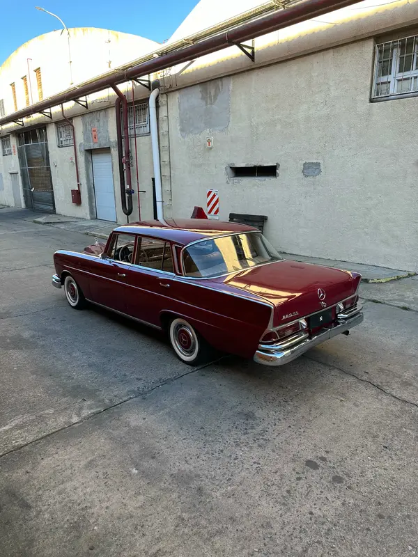 Mira esta publicación de Mercedes Benz 220