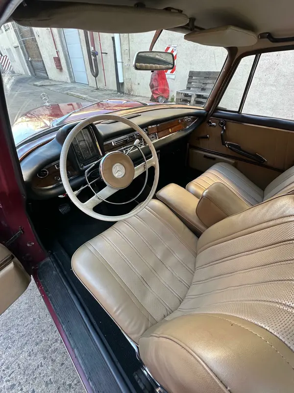 Mira esta publicación de Mercedes Benz 220