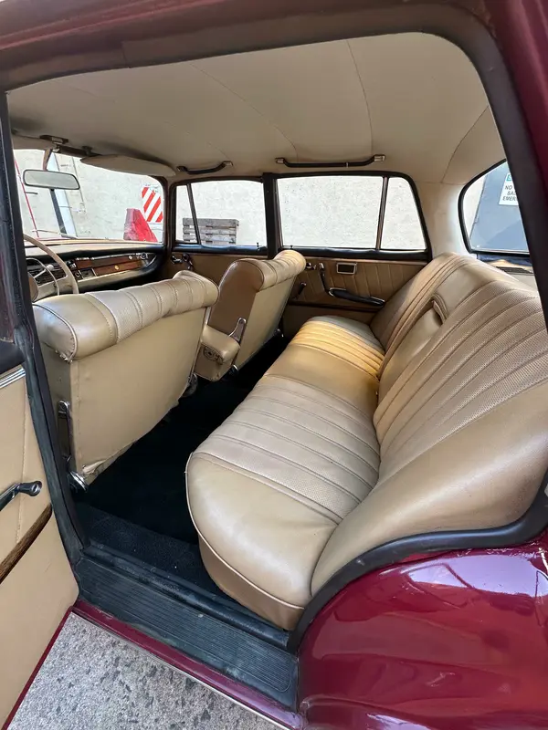 Mira esta publicación de Mercedes Benz 220