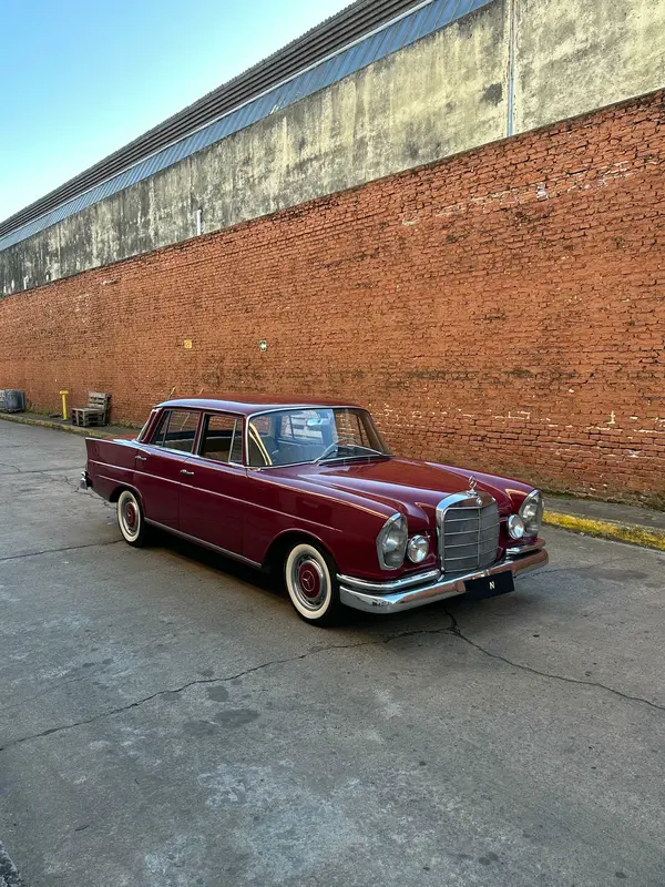 Mira esta publicación de Mercedes Benz 220