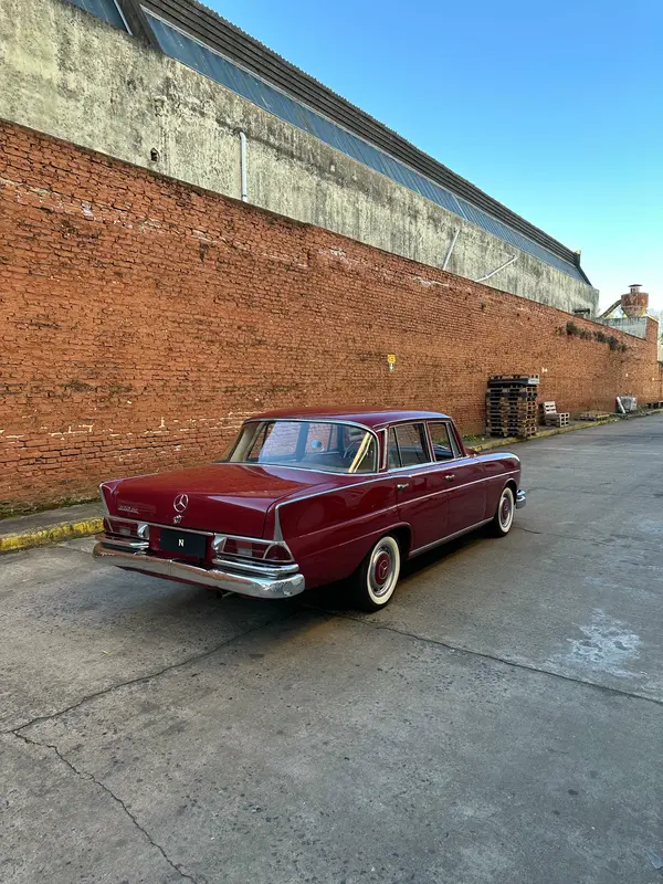 Mira esta publicación de Mercedes Benz 220