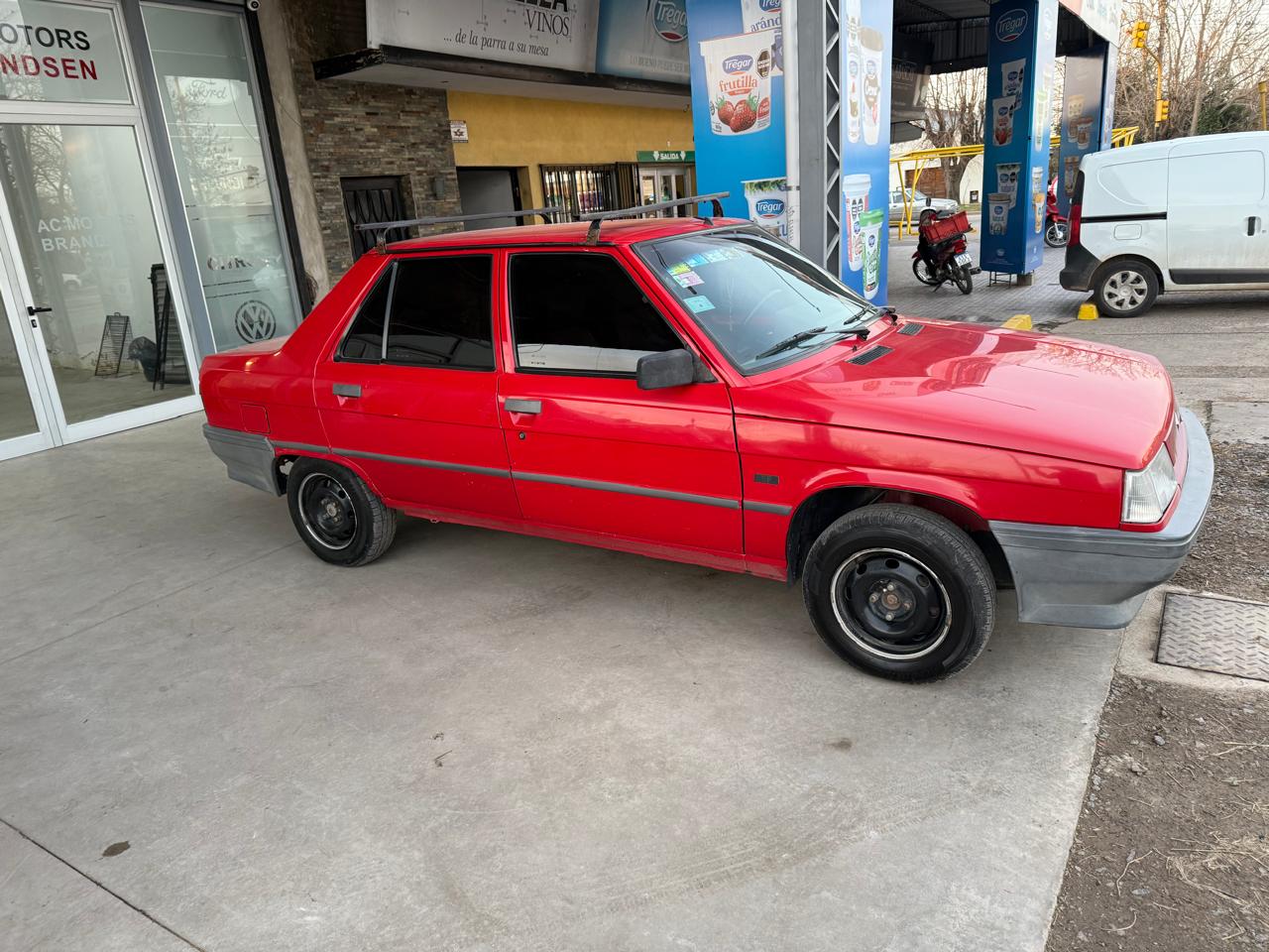 Mira esta publicación de Renault R 9