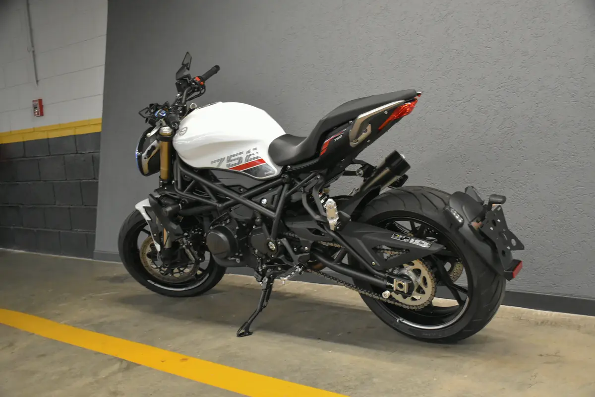 Mira esta publicación de Benelli TNT 752 S