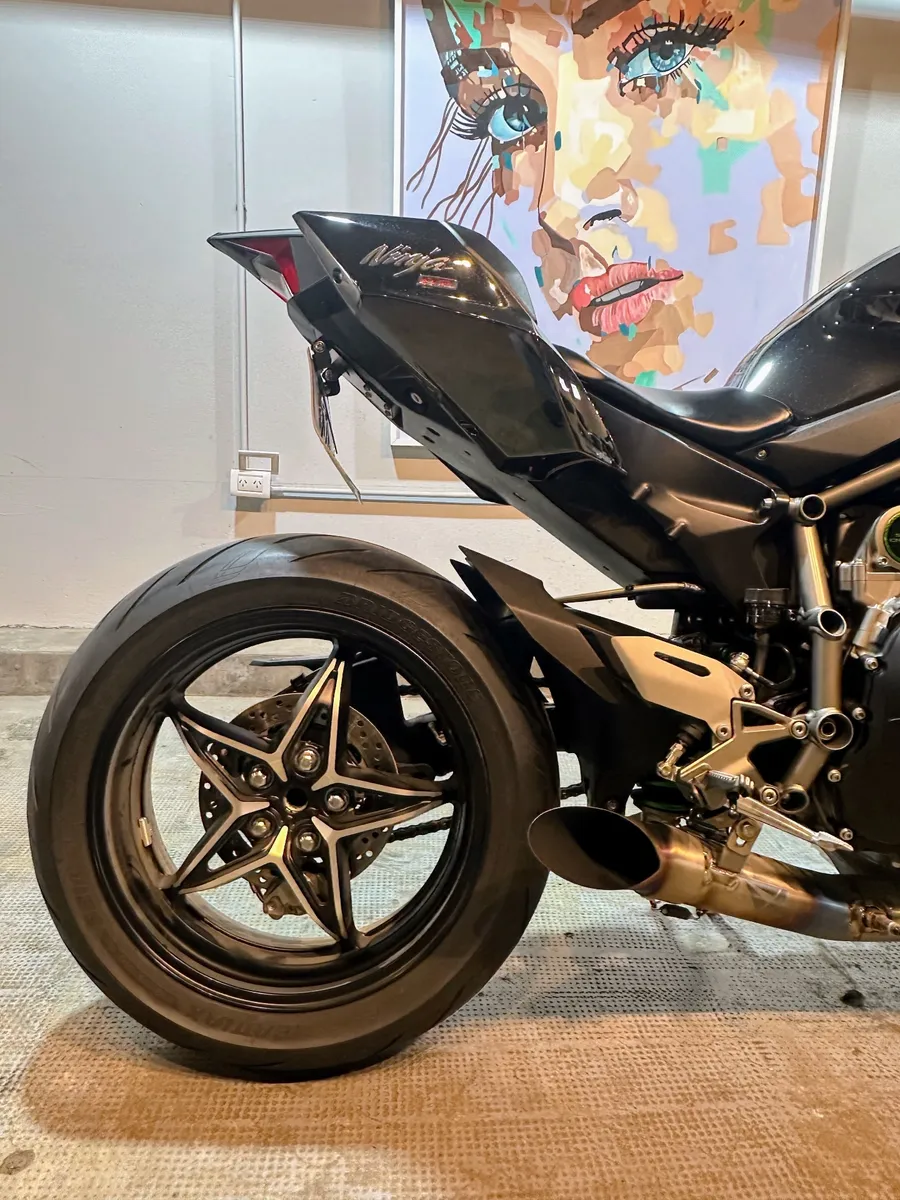 Mira esta publicación de Kawasaki Ninja H2 2016 en Motordil