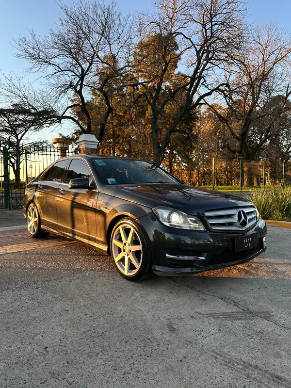 Mira esta publicación de Mercedes Benz Clase C