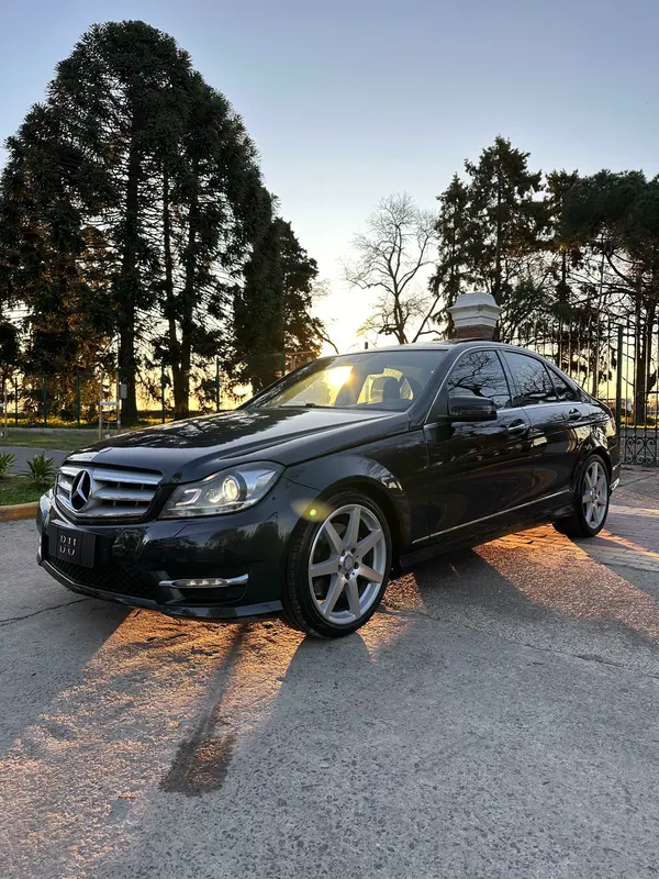 Mira esta publicación de Mercedes Benz Clase C