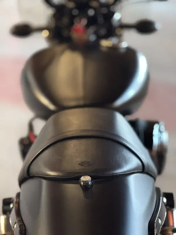 Mira esta publicación de Harley Davidson 750 Vivid Black 2016 en Motordil