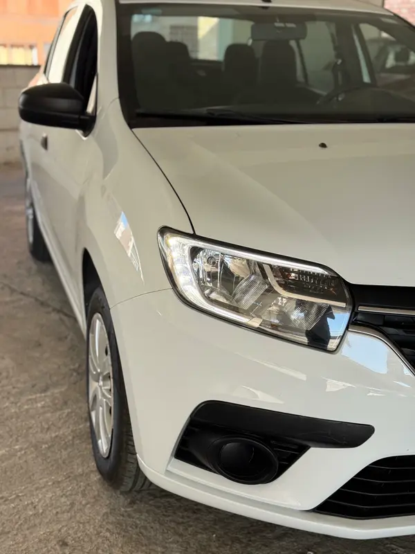 Mira esta publicación de Renault Logan 2023 en Motordil