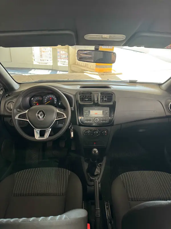 Mira esta publicación de Renault Logan 2023 en Motordil