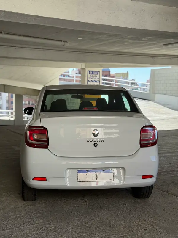 Mira esta publicación de Renault Logan 2023 en Motordil